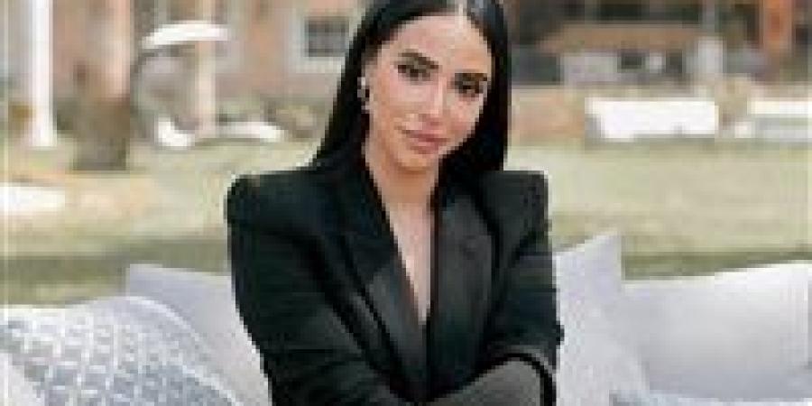 أول تعليق من آية سماحة بعد خضوعها للتحقيق: احترم قرار اللجنة أيا كان