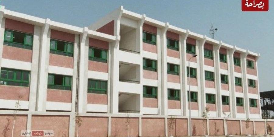 بعد تسليمها أوراق الإجابة.. اعتداء طالبة على معلمة بالهرم لمحاولتها الرجوع للجنة بعد الخروج
