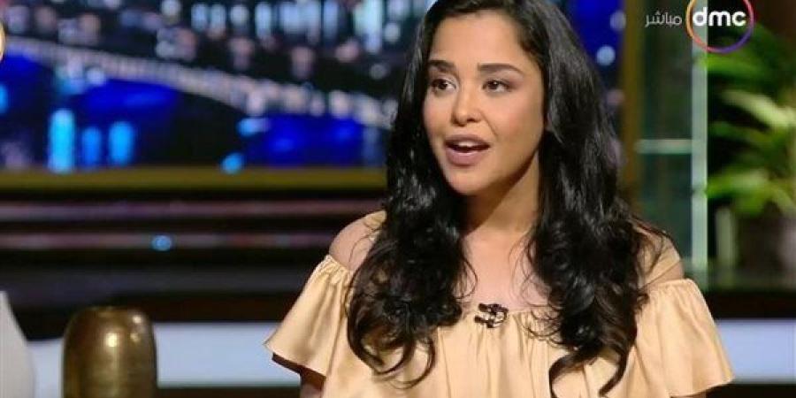 رشا الجندي: هوس المشاهير مرض نفسي ينتهي بكارثة