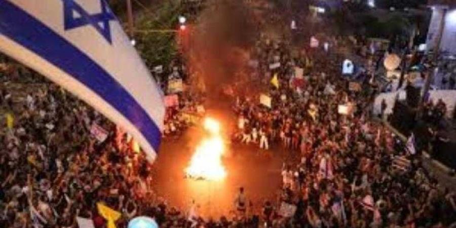 المتظاهرون يقتحمون قلعة نتنياهو.. الغضب ينفجر في تل أبيب بعد 600 يوم من الحرب على غزة