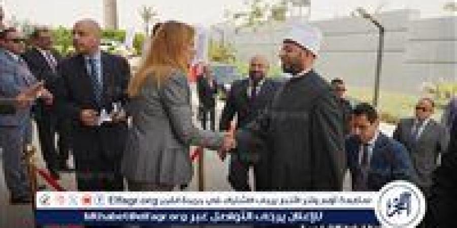 وزير الأوقاف يشارك في اختبار مقابلات برنامج المرأة تقود للتنفيذيات