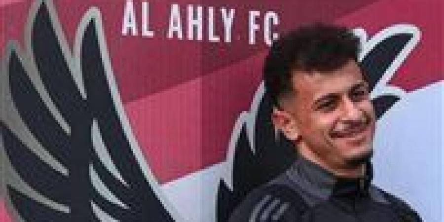 "الحمدلله أول بطولة ليا ".. عمر الساعي يوجه رسالة شكر لجماهير الأهلي بعد حصد الدوري