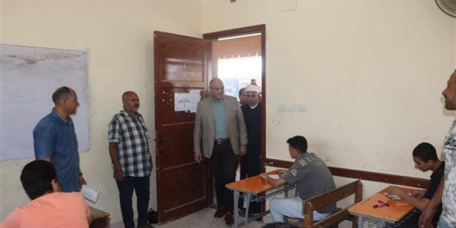 محافظ القليوبية يتفقد لجان امتحانات الثانوية الأزهرية.. صور