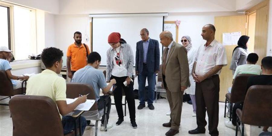 رئيس جامعة الأقصر تتابع سير امتحانات كليتي السياحة والفنادق والعلوم