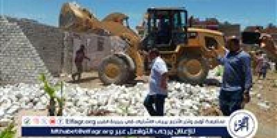 الوحدة المحلية بقنا تزيل 32 حالة تعدٍ بدندرة وابنود ضمن الموجة 26