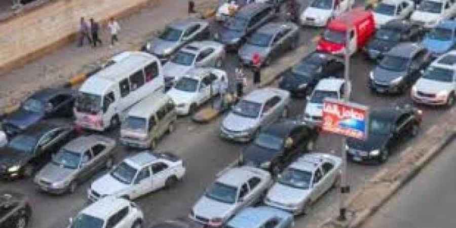 كثافات مرورية متحركة بشوارع وميادين القاهرة والجيزة