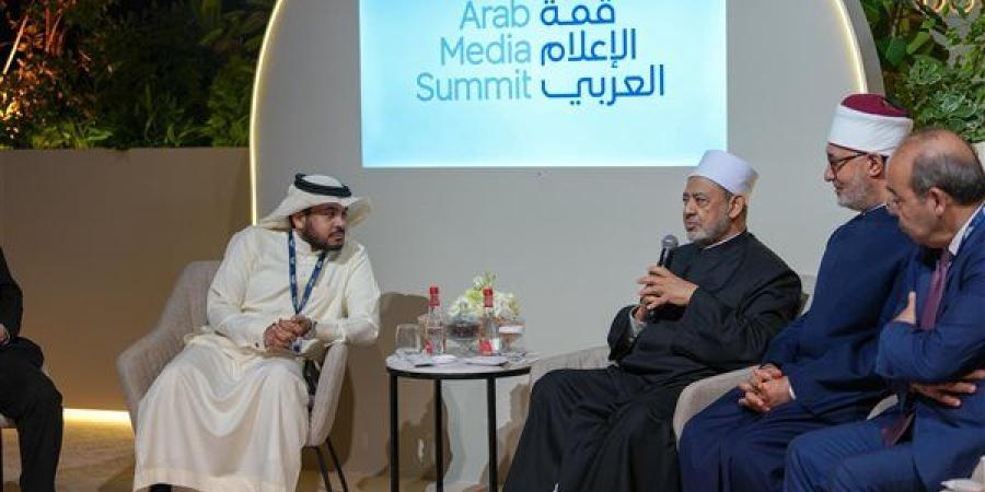 شيخ الأزهر يلتقي وفدًا من الإعلاميين العرب لمناقشة دور الإعلام في ظل التَّحديات المعاصرة