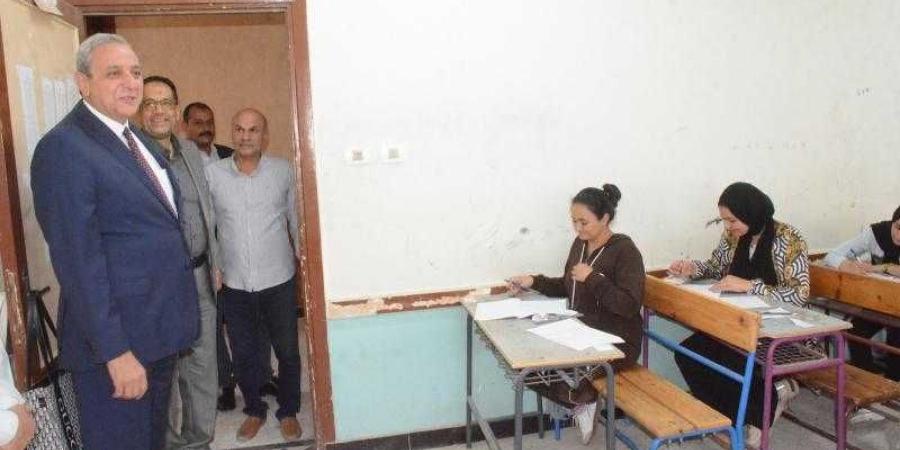 محافظ الغربية يتفقد لجان امتحانات الدبلومات الفنية في يومها الأول