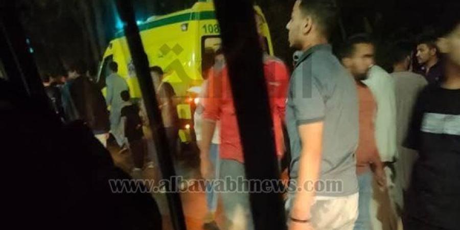 حالتهما حرجة.. إصابة شابين إثر إصطدام دراجة نارية برصيف بالفيوم