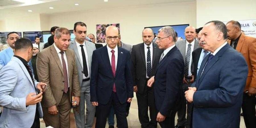 رئيس جامعة أسيوط يشيد بمشروعات وكالة الفضاء المصرية ودورها في دعم علوم وتكنولوجيا الفضاء