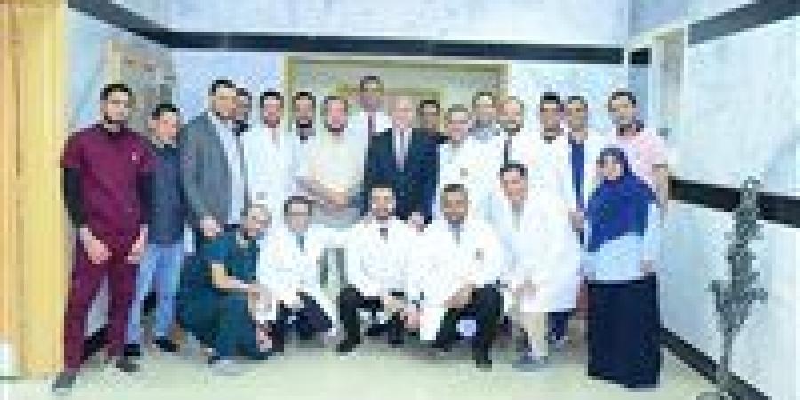 رئيس جامعة سوهاج يترأس لجان الامتحانات الشفهية للدراسات العليا في الجراحة