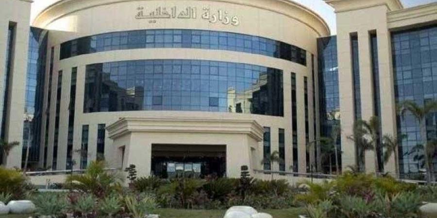 الداخلية توضح حقيقة الفيديو المتداول لسير سيارات في مسار الأتوبيس الترددي