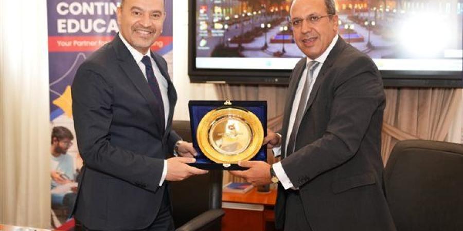 الجامعة البريطانية في مصر توقع بروتوكول تعاون مع المعهد المصرفي المصري