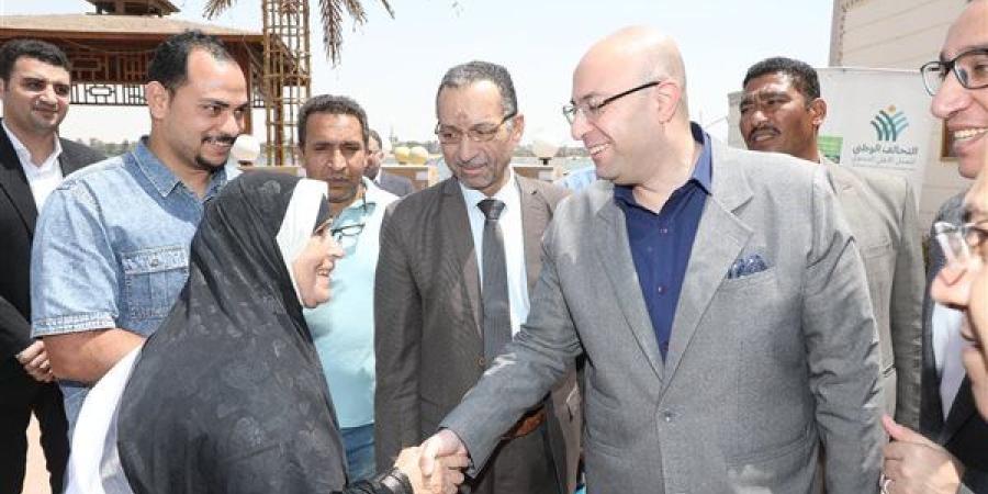 محافظ بني سويف يُكرّم الأمهات المثاليات الفائزات في مسابقة وزارة التضامن