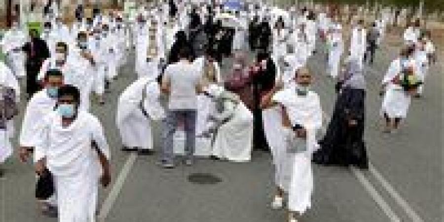 الحجاج المتعجلون يغادرون "منى" قبل الغروب في ثانى أيام التشريق