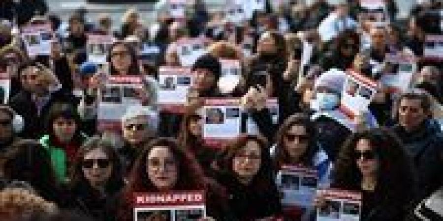 عائلات المحتجزين: الحكومة امتنعت عن إطلاق سراح كل المحتجزين دفعة واحدة وإنهاء الحرب