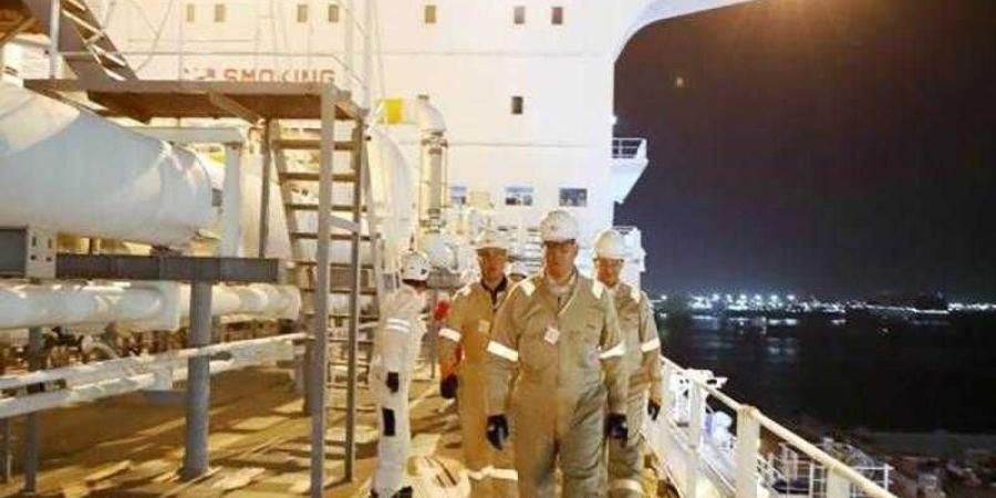 وزير البترول يُجري جولة تفقدية بميناء الإسكندرية لمتابعة أعمال تجهيز سفينة التغييز ”Energos Power” تمهيدًا لتحركها