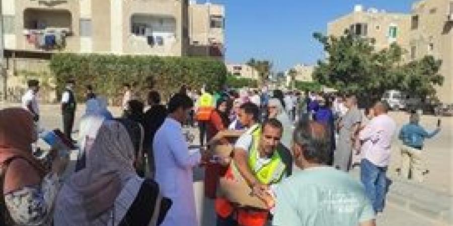 “الجبهة الوطنية” توزع مياه وعصائر على الطلاب أمام لجان الامتحانات