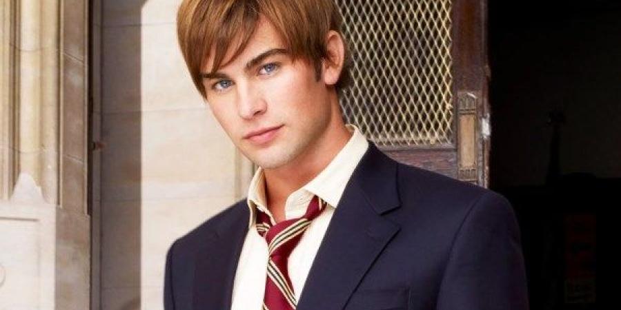 من الحبس إلى التحرّر الفني .. بطل Gossip girl يروي قصة كسر القالب |صور