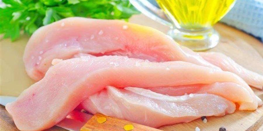 هل سيرتفع سعر البانيه في مصر بسبب الحرب الإيرانية الإسرائيلية؟.. رئيس شعبة الدواجن يرد