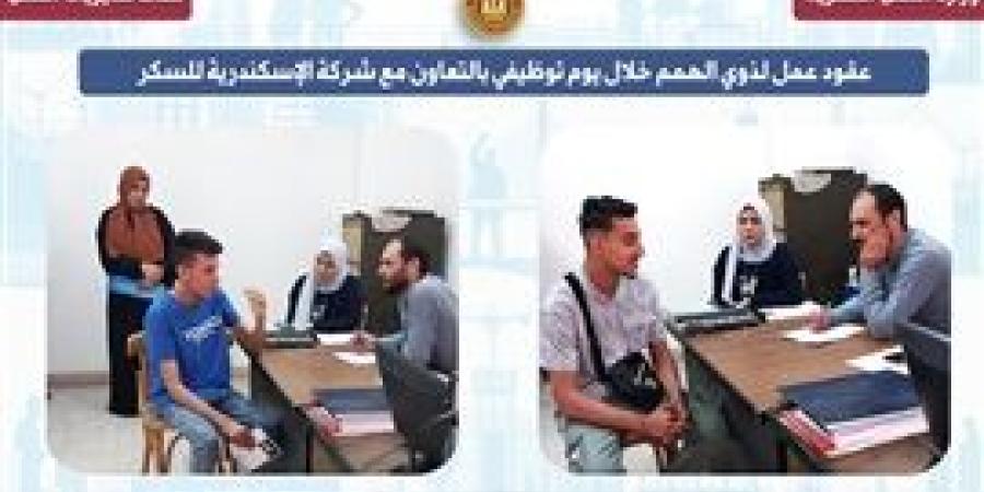 صرف 20 مليون جنيه مستحقات لـ 45 عاملًا بشركة سوهاج للاستثمار والتنمية بالتسوية الودية