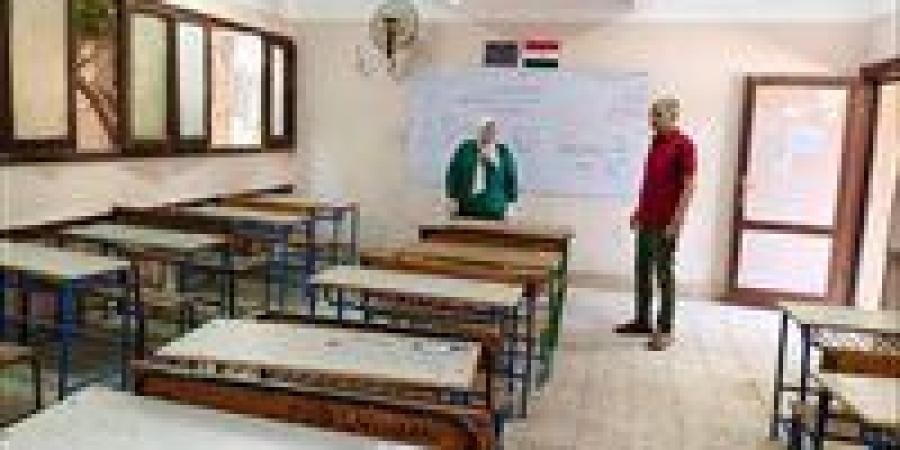 توافد طلاب الثانوية العامة بمختلف محافظات الجمهورية للجان الامتحانات