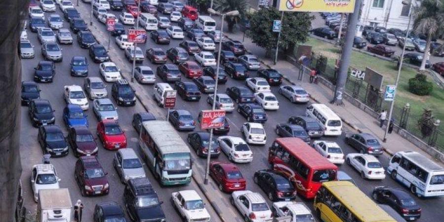 قبل ما تتحرك من بيتك.. كثافات مرورية بأغلب طرق ومحاور القاهرة والجيزة