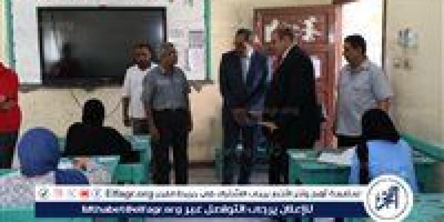 محافظ قنا يتفقد لجان امتحانات الثانوية العامة ويطمئن على انتظامها