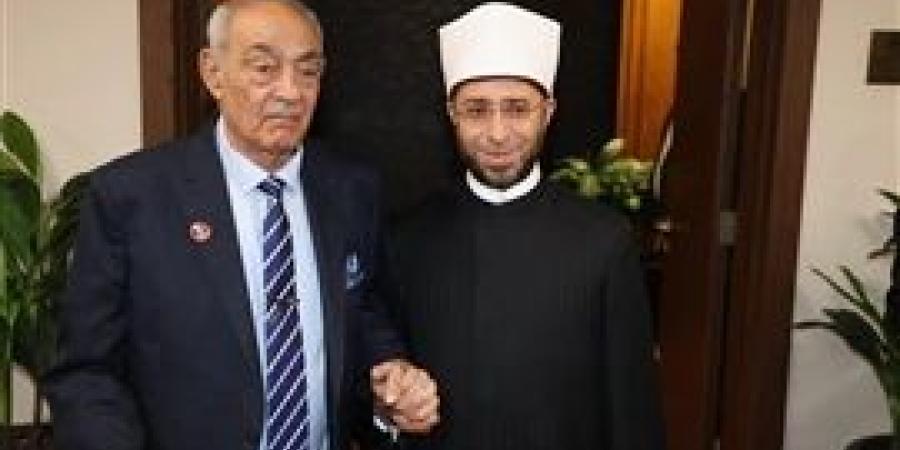 لتعزيز روح التآخي والمحبّة.. وزير الأوقاف يلتقي السيد عيد لبيب ووفدًا من الشخصيات القبطية
