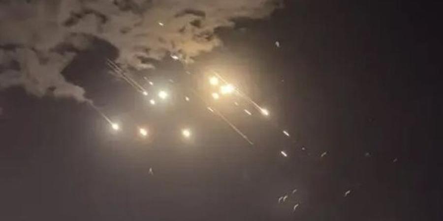 عاجل.. إيران تقصف إسرائيل بموجة جديدة من الصواريخ وصفارات الإنذار تدوي بتل أبيب