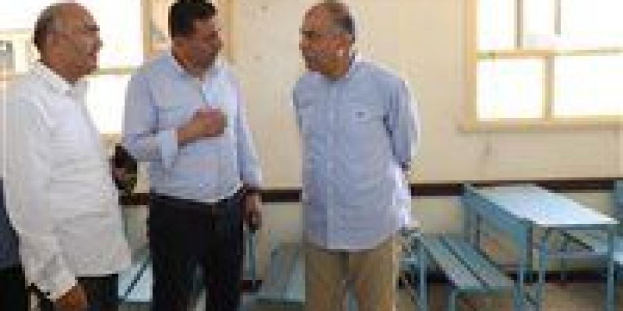 استقبال 35 ألف طالب وطالبة فى 92 لجنة.. بدء انطلاق مارثون امتحانات الشهادة الثانوية بالمنيا وسط تواجد امني مكثفة