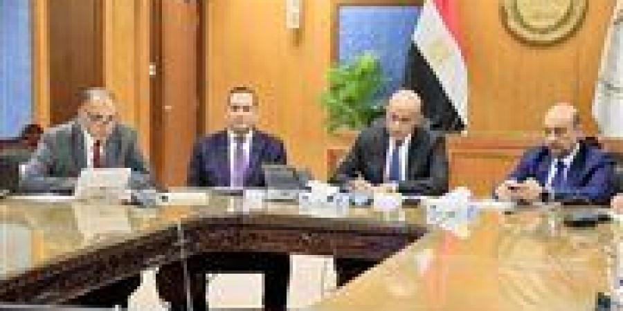 ثانوية عامة 2025.. "عبداللطيف" يوجه بمراجعة الكاميرات قبل وبعد انتهاء اللجان