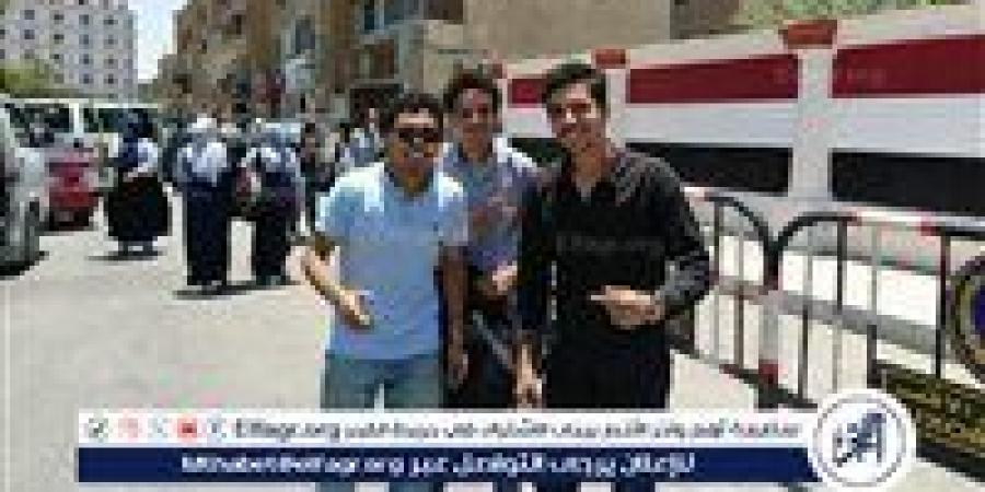طلاب الثانوية العامة يعبرون عن فرحتهم من سهولة امتحانات اليوم الأول بالأقصر