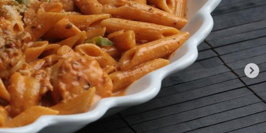 طريقة عمل مكرونة الجمبري بالصوص الأحمر… خطوة بخطوة