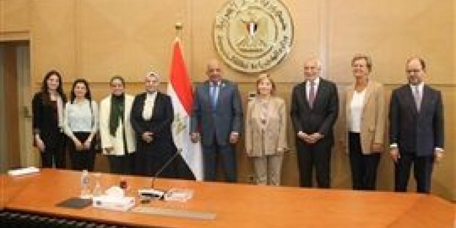 "الكهرباء تتعاون مع أوروبا في مشروعات ضخمة للطاقة الشمسية وتخزين الكهرباء"