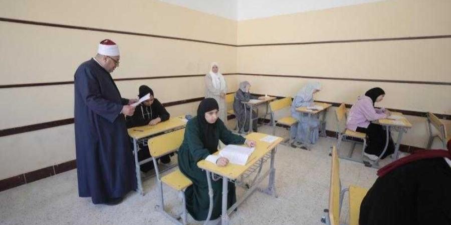 ‏رئيس قطاع المعاهد الأزهرية يتفقّد لجنة امتحانات طلاب فلسطين