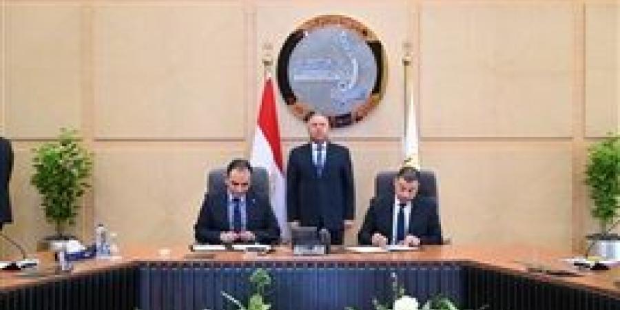وزير الصناعة والنقل يشهد توقيع عقد ترخيص شركة "رحلة رايدز لتنظيم خدمات النقل البري" للعمل في مجال نقل الركاب