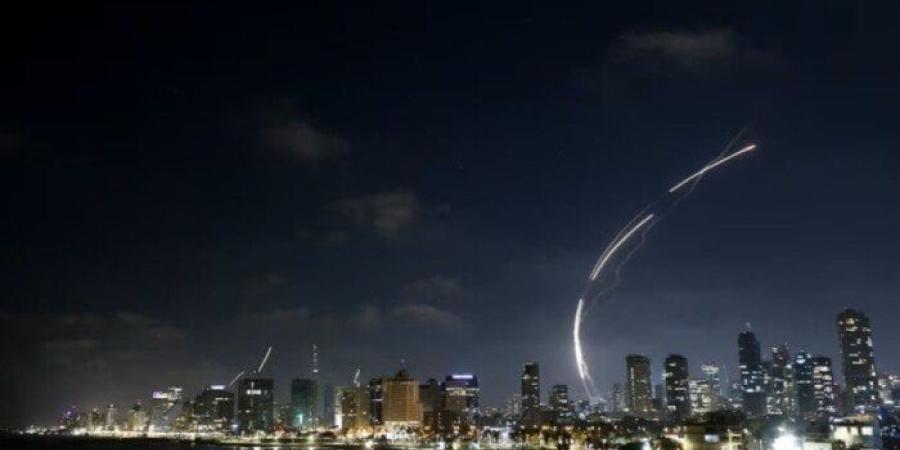 جيش الاحتلال الإسرائيلي يعلن مهاجمة مواقع لإطلاق الصواريخ وسط إيران