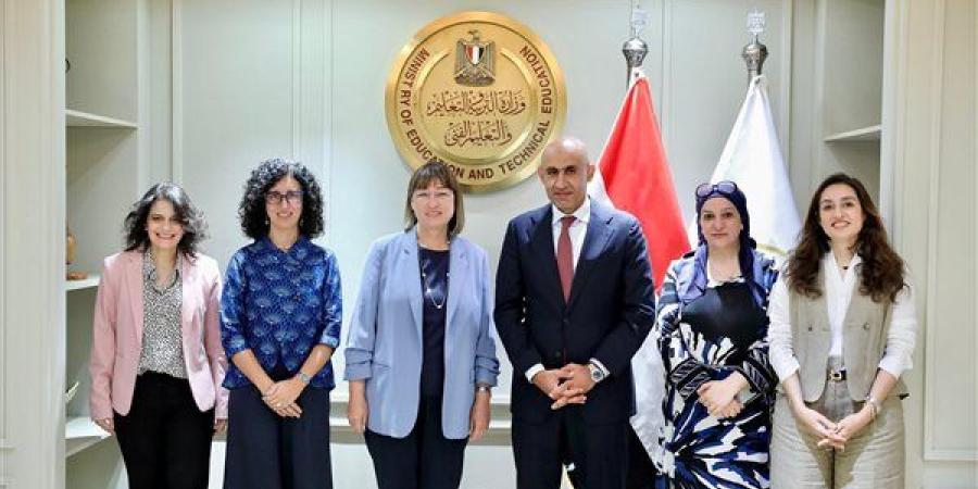 وزير التربية والتعليم يلتقي المنسق المقيم للأمم المتحدة لبحث تعزيز التعاون في دعم تطوير منظومة التعليم قبل الجامعي