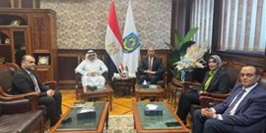 لتعزيز سبل التعاون المشترك رئيس جامعة دمنهور يستقبل رئيس المكتب الثقافي بسفارة الكويت بالقاهرة
