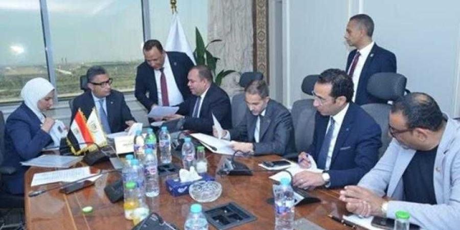 وزير التموين والتجارة الداخلية يلتقي بعدد من أعضاء مجلسي النواب والشيوخ