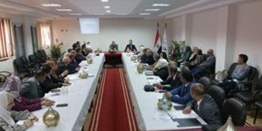 "الخدمات البيطرية" تتابع مع مديري مديريات الطب البيطري جهود تحصين الماشية والوضع الوبائي