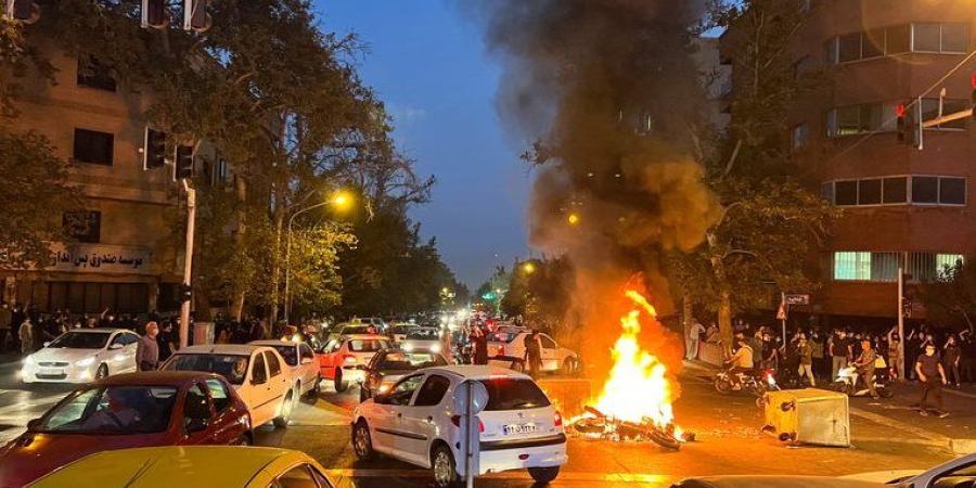 سماع دوي انفجارات في طهران ومدينة كرج غربي العاصمة الإيرانية