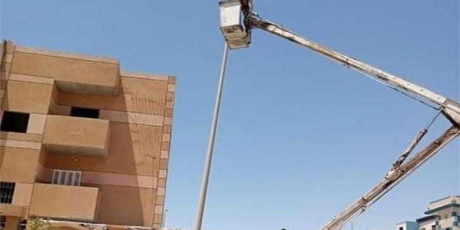 الإسكان: مواصلة استبدال كشافات الإنارة الصوديوم بليد وإزالة وصلات المياه الخلسة بالمدن الجديدة