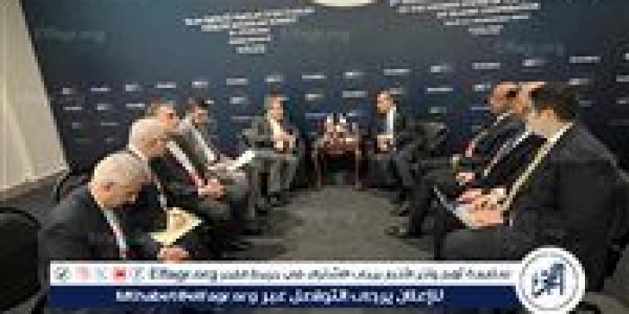 وزير الخارجية والهجرة يلتقي بنظيره الإيراني في أسطنبول