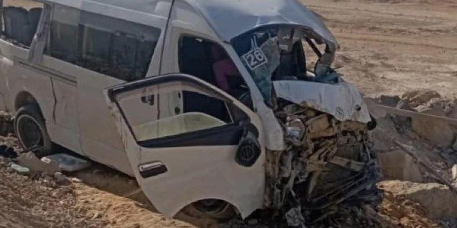 إصابة 5 أشخاص إثر انقلاب ملاكي على الطريق برأس غارب