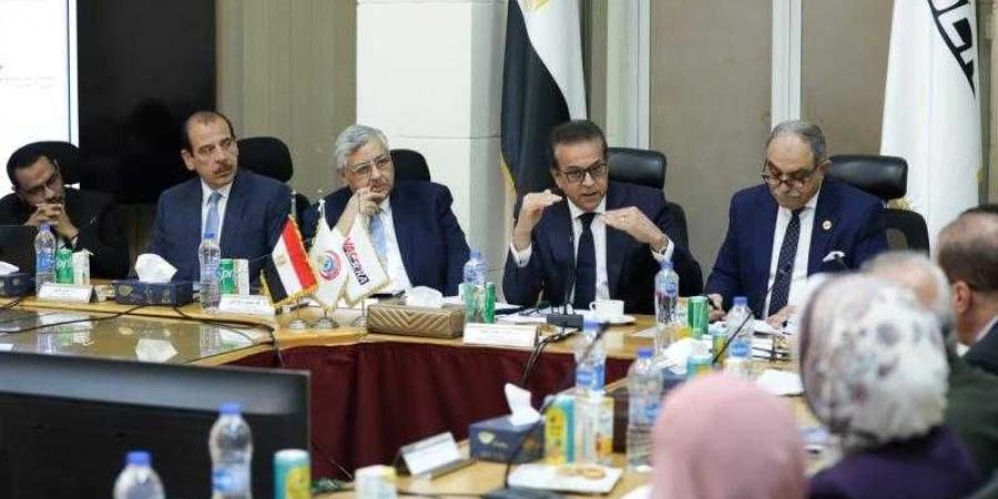 وزير الصحة يترأس اجتماعي الجمعية العامة لشركة «ڤاكسيرا»
