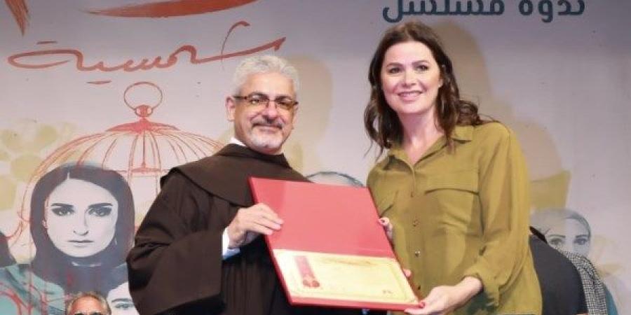 تكريم يسرا اللوزي في المركز الكاثوليكي المصري للسينما عن مسلسل لام شمسية|فيديو