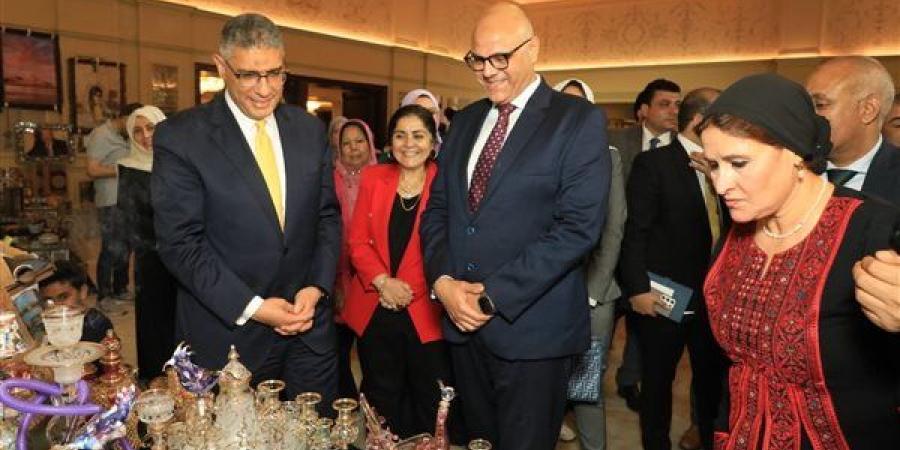 محافظ الجيزة: المعرض يعكس رؤية الدولة لدعم الصناعات الحرفية وتمكين المرأة والشباب