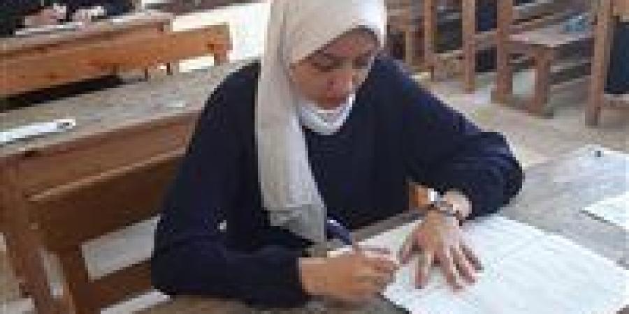 بدء امتحان اللغة العربية لطلاب الثانوية العامة 2025
